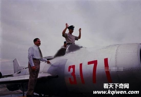 ��ž���ͽ��԰��ʹ���񵳷���Ա����̨�Լݼ�6(��ͼ)