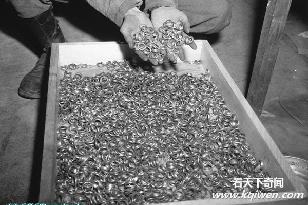 �ҿ���սʱ�¹��ɴ����˷�ָ�ı��� ����Ӫʬ����(��ͼ)